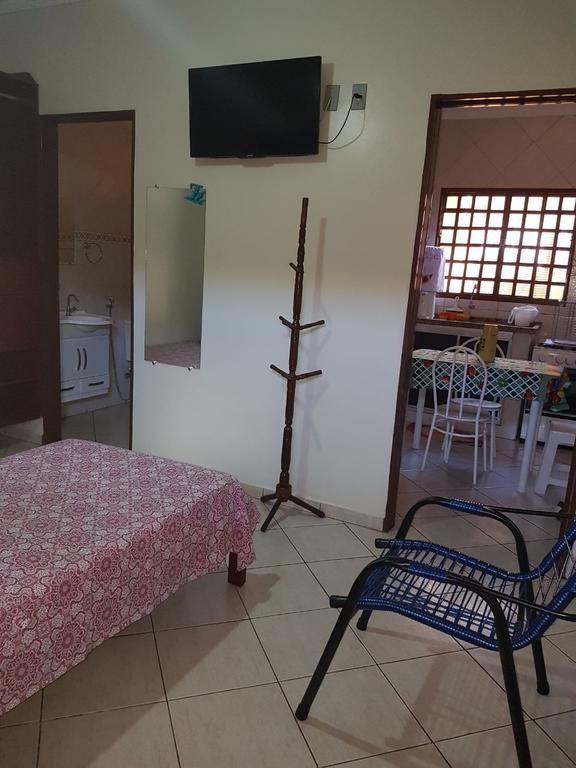 Quarto Grande com 2 Camas de Solteiro